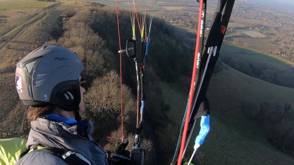 KEEP UP: Paragliding in light lift