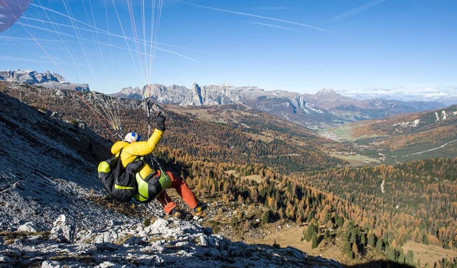 Advance STRAPLESS mountain paragliding harness (shown with optional extra Advance PIPACK 2 rucksack)